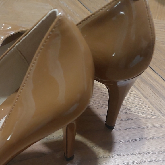 Michael Kors Brown Heels with Patent Leather and Pointed Toe - Picture 12 of 16